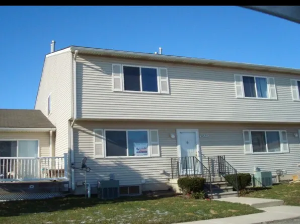 28173 Raleigh Crescent Dr, Chesterfield, MI 48051