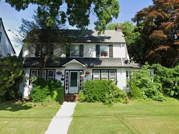 1421 159th St, Whitestone, NY 11357