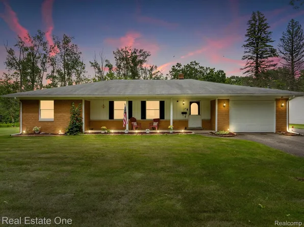 216 Park Ave, Holly, MI 48442