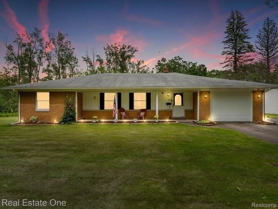 216 Park Ave, Holly, MI 48442