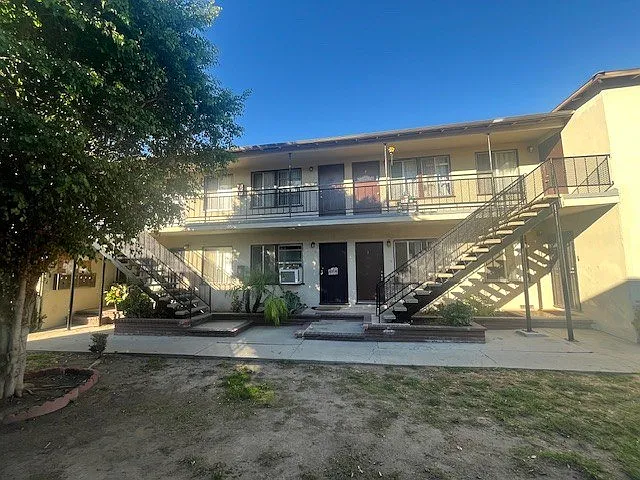 17037/17043/17049 Vanowen St. — Photo 11