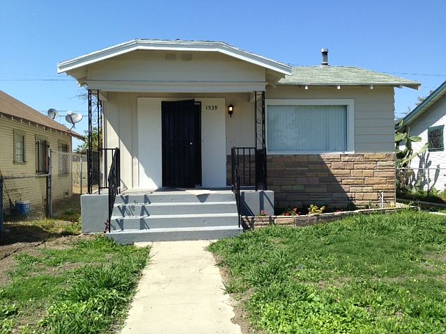 1st image of 1539 W 69th St