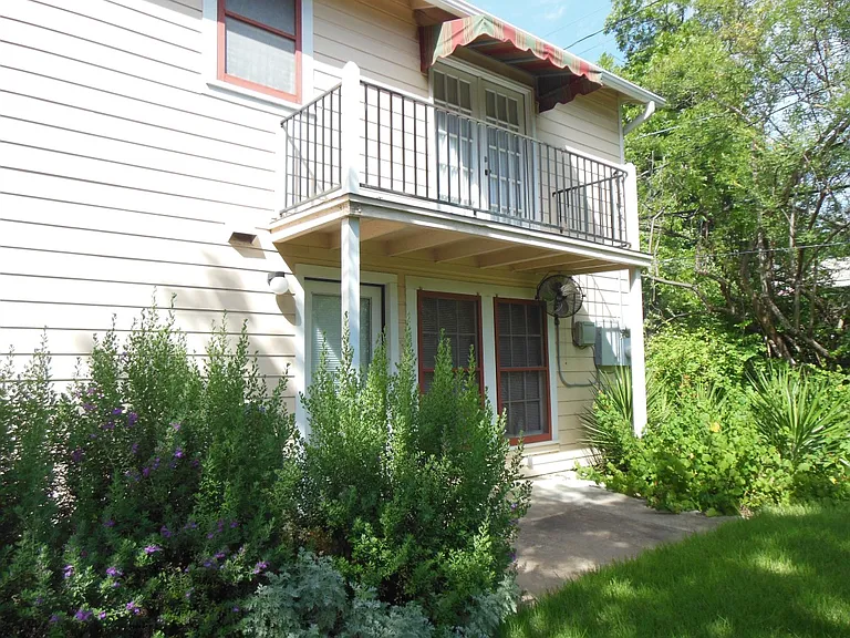 1005 Houston St — Photo 20