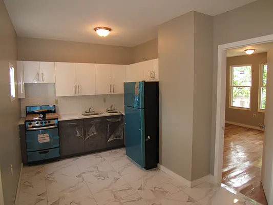 Rented by Joel Weisz, LREB | media 18