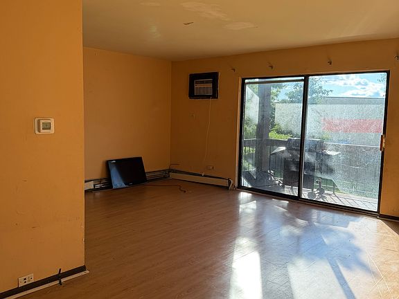 3rd image of 1533 N Winslowe Dr APT 2B