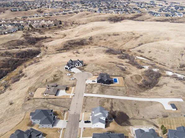 1515 High Creek Pl, Bismarck, ND 58503