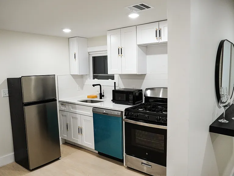 466 Avon Ave #3 — Photo 12