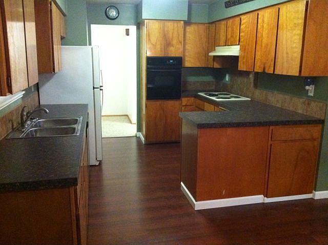 2nd image of 1002 Oak St