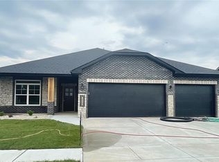 7525 Clarence Ct, Glen Carbon, IL 62034