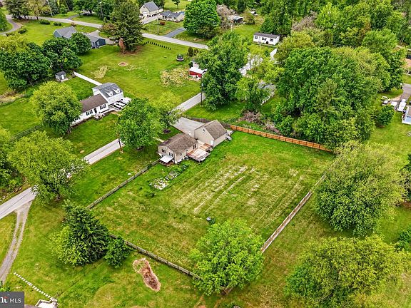 3rd image of 388 Hipkins Rd