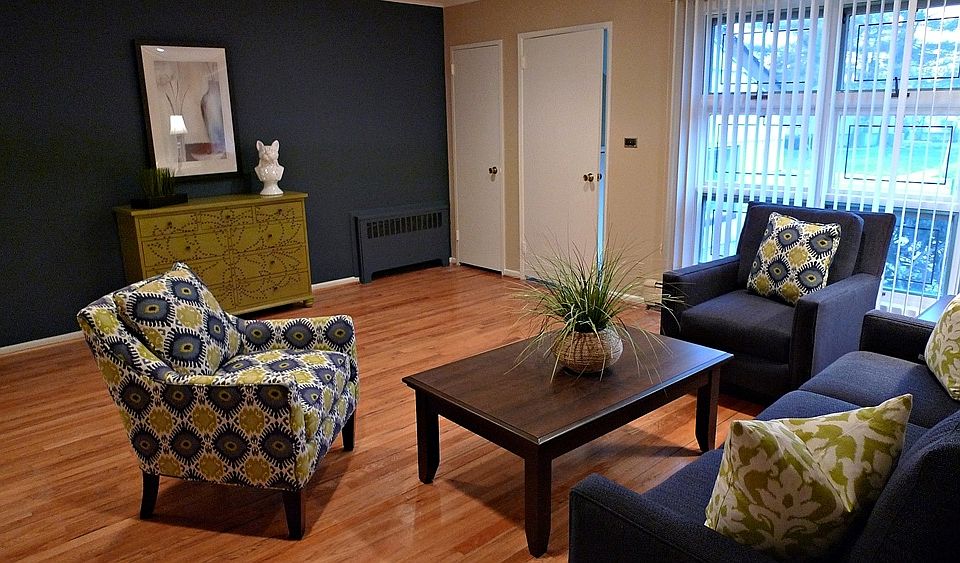 Spacious living rm. w/gleaming hdwds. 