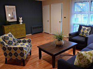 23 Forest Rd, Valley Stream, NY 11581