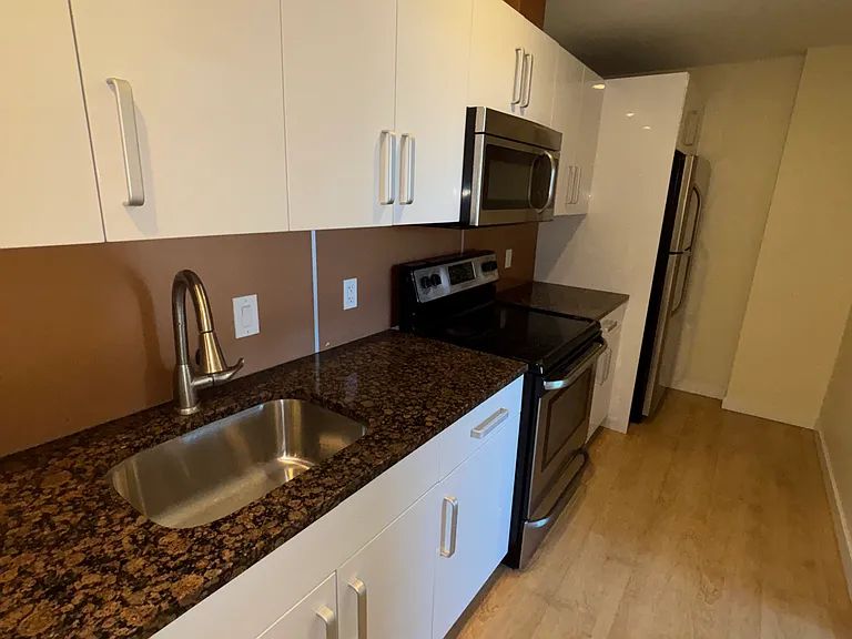 249 S 49th St #206 — Photo 4