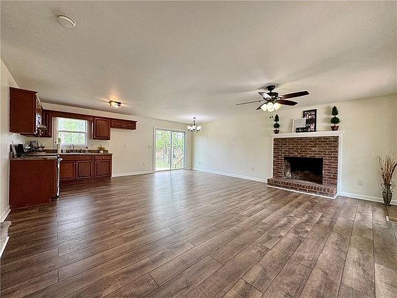 4th image of 636 Hardy Way
