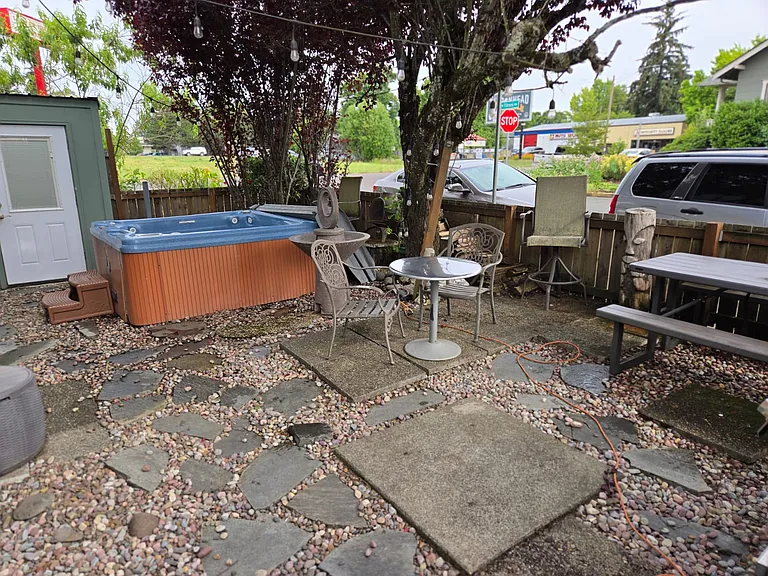 806 NW 4th St #B — Photo 28