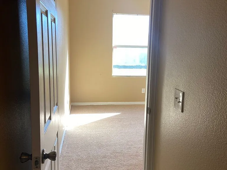 628 Madina Cir — Photo 17
