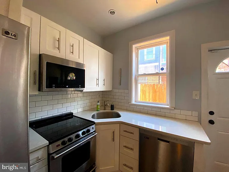 1457 N Corlies St — Photo 12