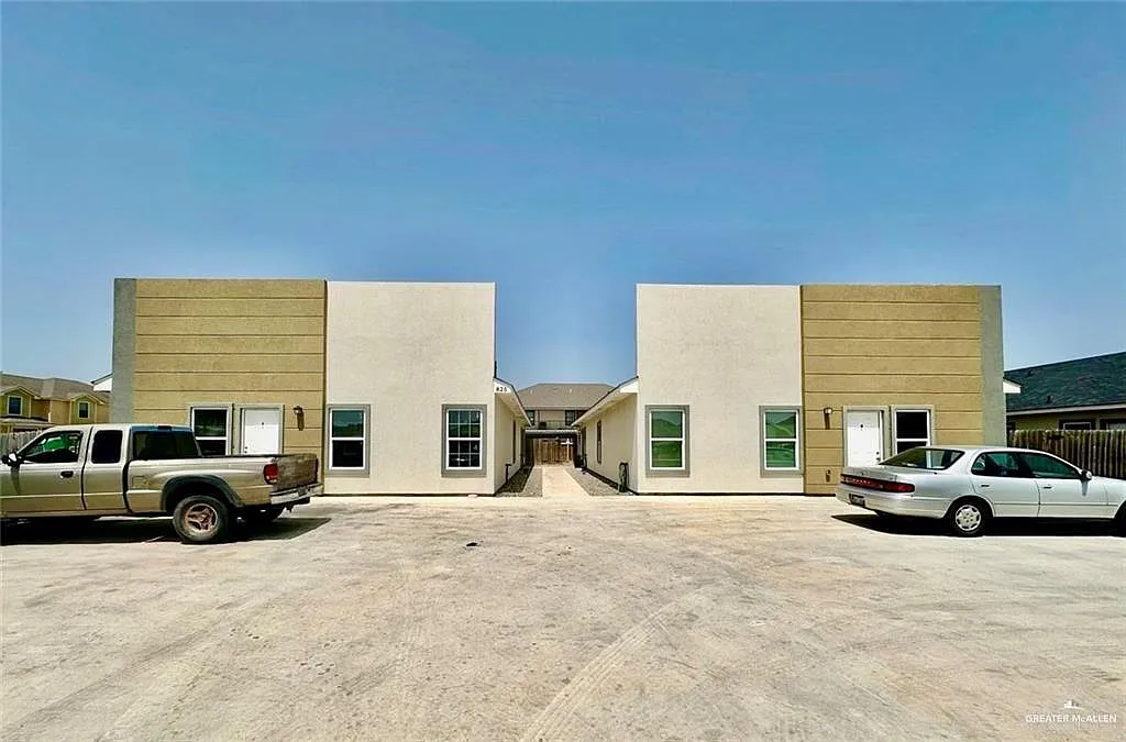3 bed, 2.0 bath, 4278 sqft, $1,150 — Photo 1