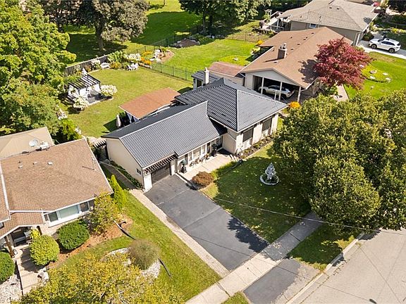 2nd image of 285 Stonybrook Dr