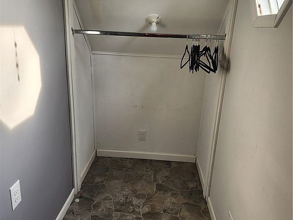 4th image of 121 Winona Rd