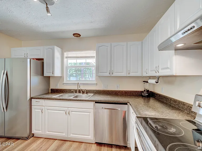 420 Water Oak Cir — Photo 32