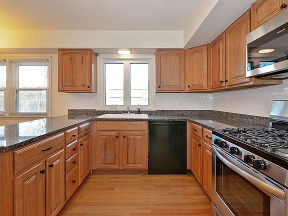 5th image of 106 E Stone Ave