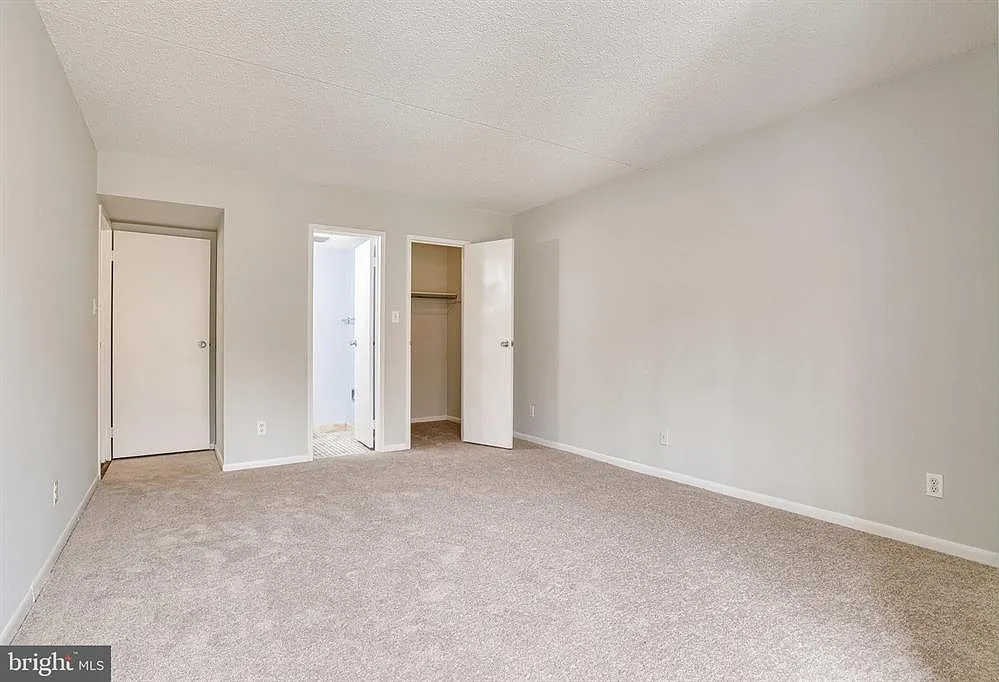 2 bed, 1.5 bath, 1073 sqft, $2,385 — Photo 2