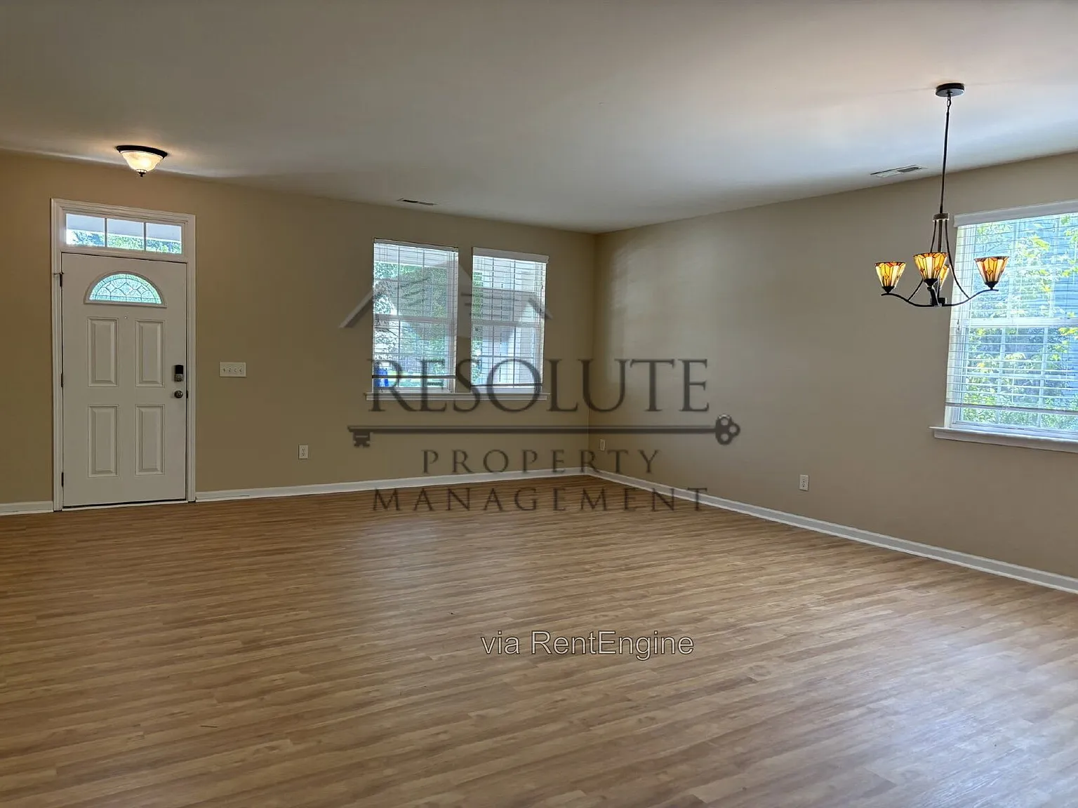 5 bed, 2.5 bath, 3525 sqft, $2,575 — Photo 4
