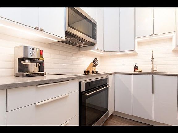 5th image of 1433 E 1st Ave #207