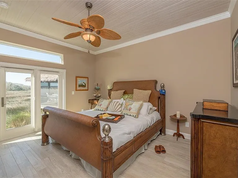 208 Somerset Ct — Photo 16