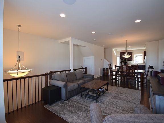4th image of 2813 Grand Union Way