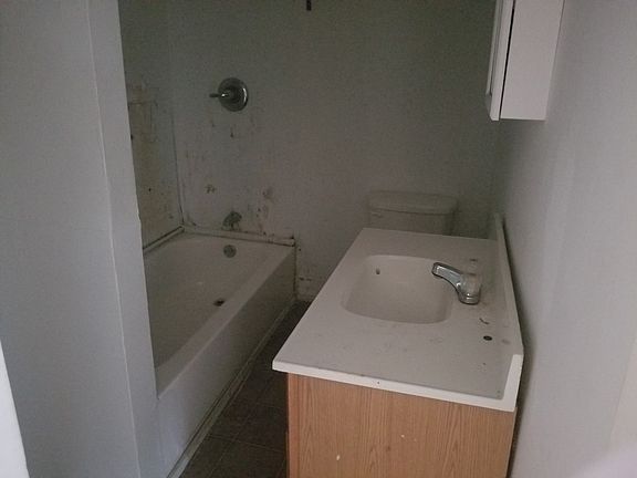 5th image of 2215 S Elm St #2217