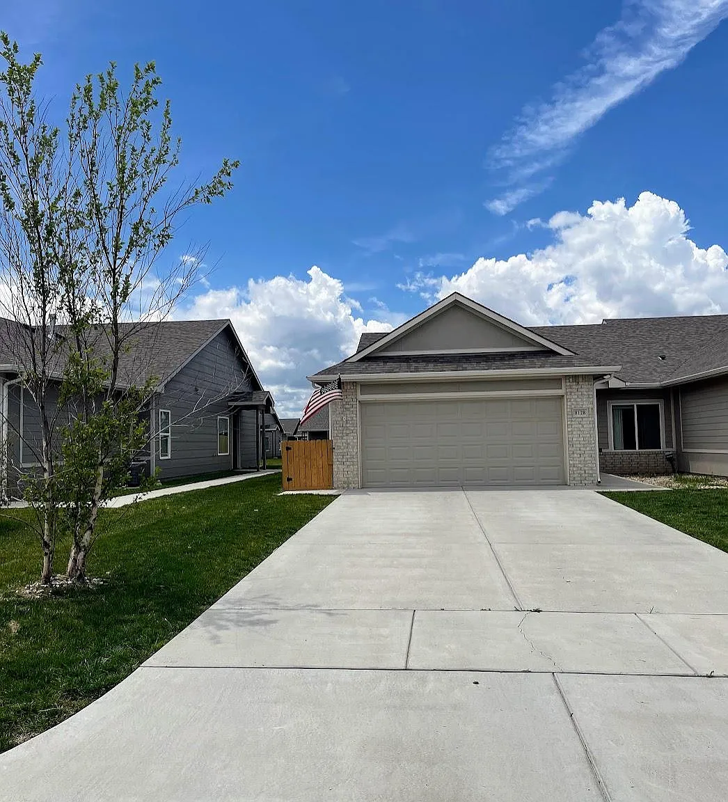 3 bed, 1200 sqft, $1,500 — Photo 2