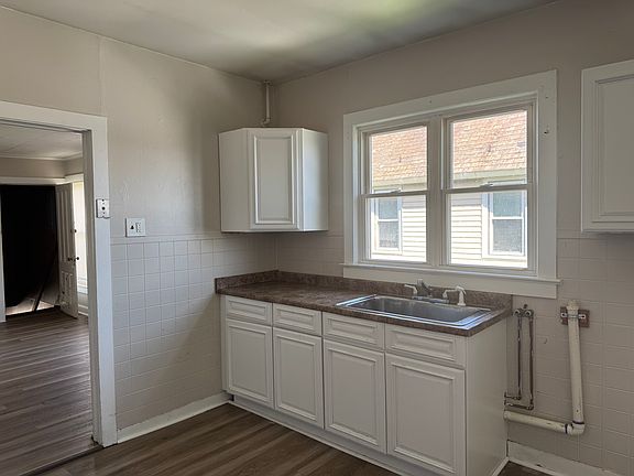 5th image of 17 Burke Ave Unit 2