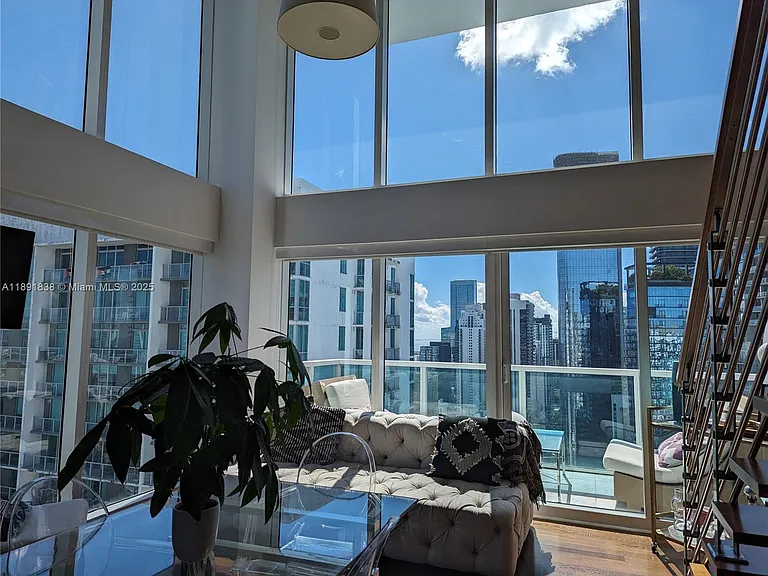 41 SE 5th St #2302 — Photo 5