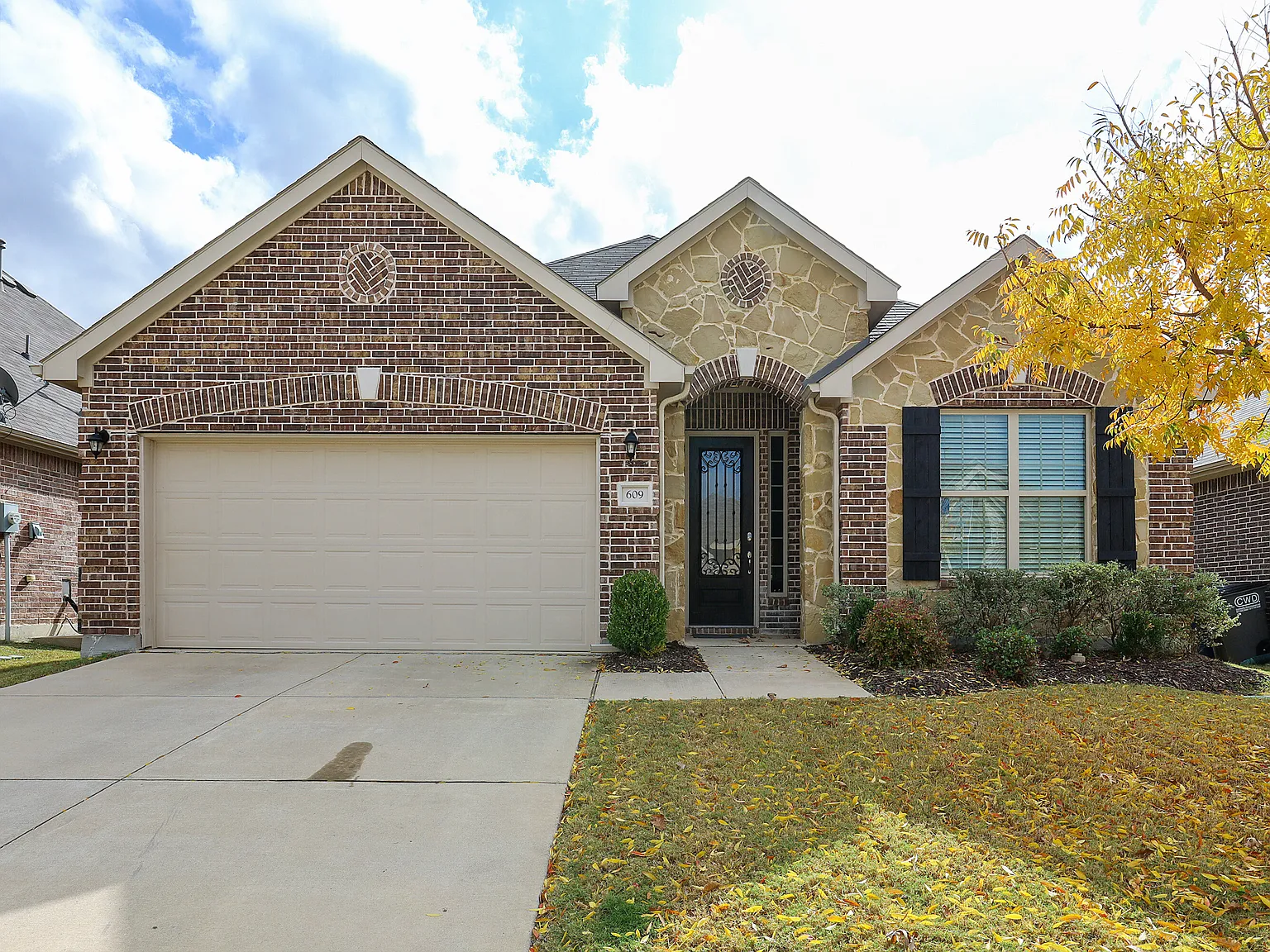 4 bed, 2044 sqft, $6,610 — Photo 4