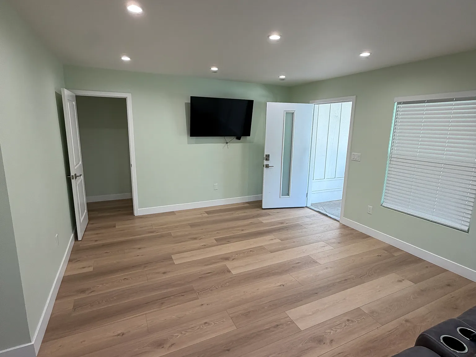 2 bed, 800 sqft, $3,600 — Photo 4