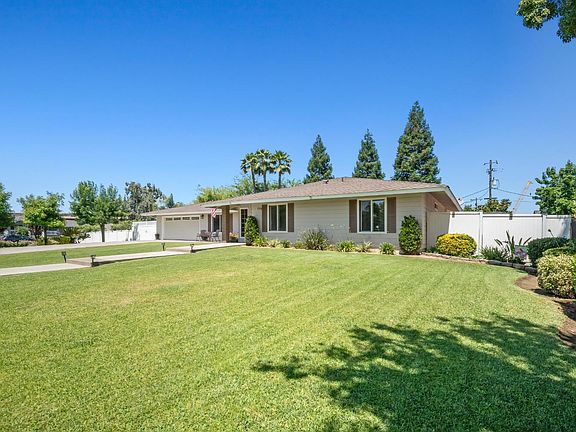 4th image of 18746 Auburn Way