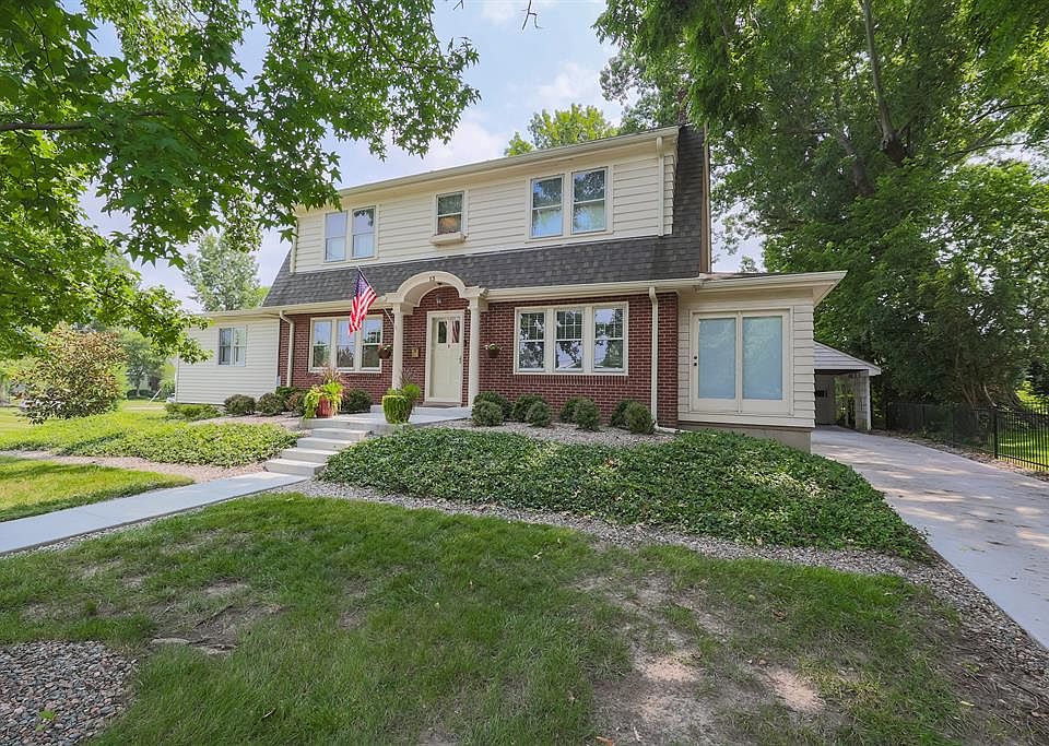 1st image of 13 Pendery Ave
