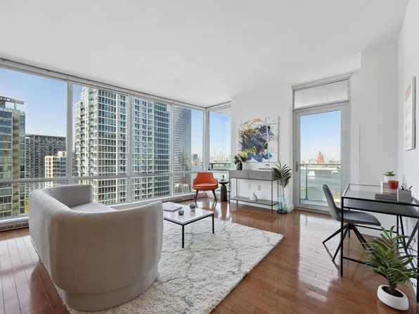 20 Newport Parkway image 6 of 22