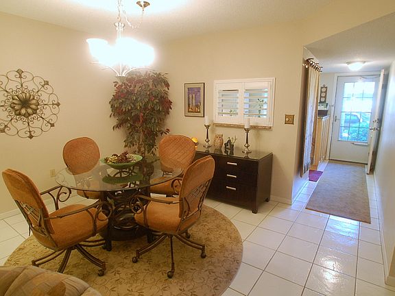 Dining Area - Foyer