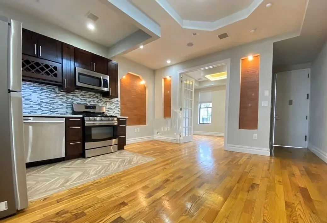 1205 Jefferson Avenue — Photo 2