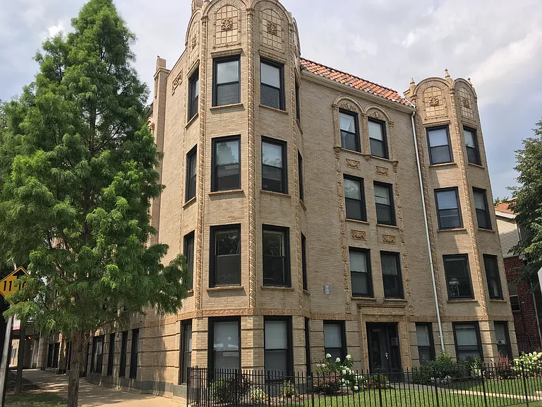 5400-5402 N Winthrop Avenue Gdn — Photo 1