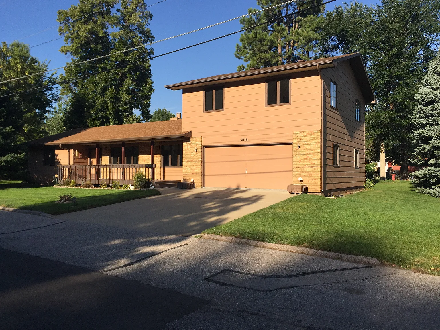 4 bed, 1980 sqft, $2,395 — Photo 2