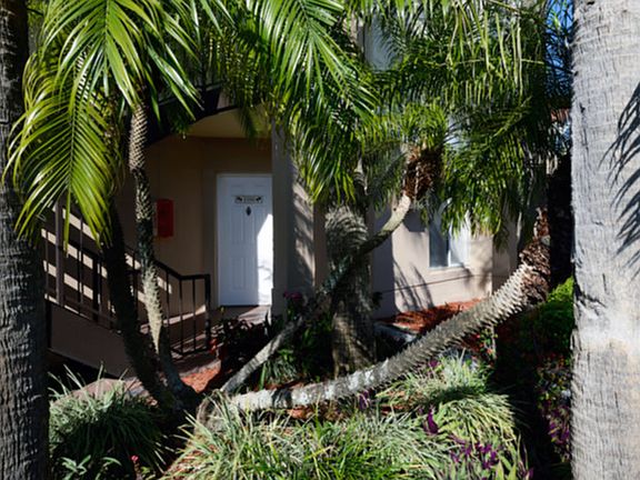 3rd image of 815 W Boynton Beach Blvd #106