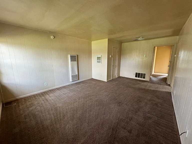 722 Sutton Dr — Photo 5