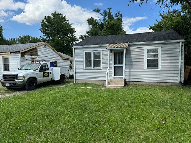 223 Nadine St photo 1