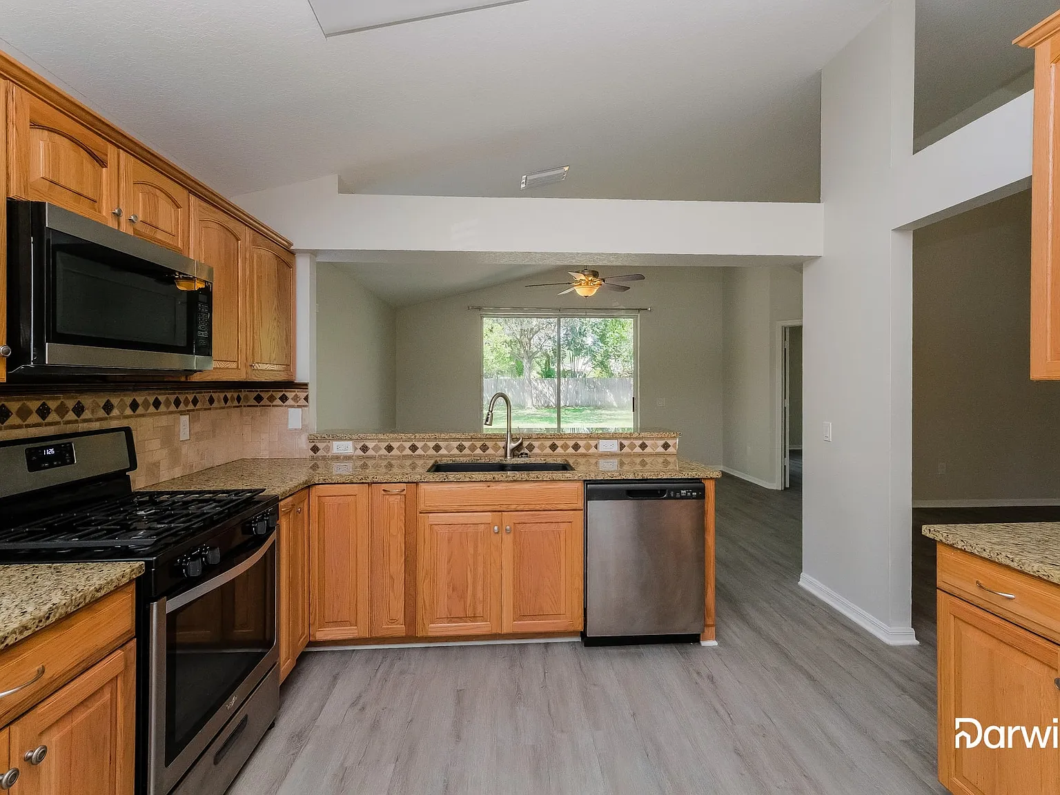 3 bed, 2.0 bath, 1578 sqft, $2,699 — Photo 3