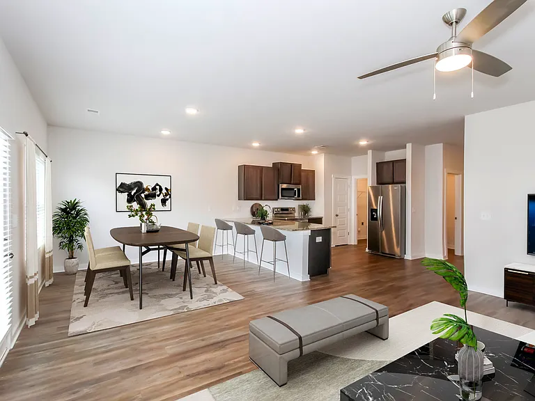 504 The Heights Ln — Photo 2