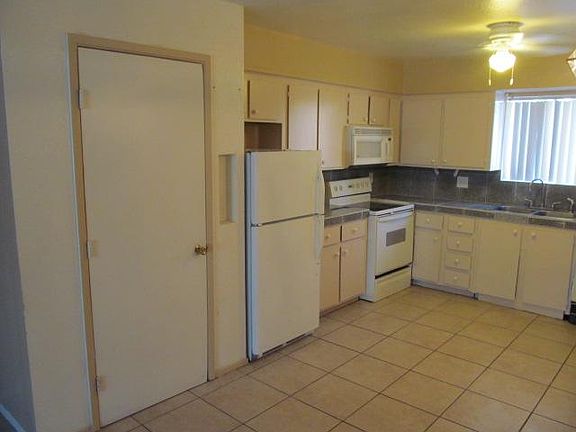 5th image of 465 W Ivyglen St #17